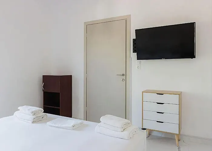 Modern One Bedroom Beachside Hersonissos (Crete)