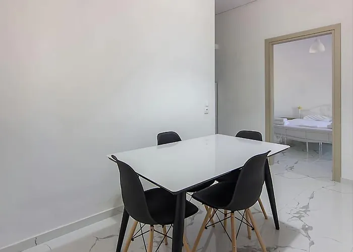 Modern One Bedroom Beachside