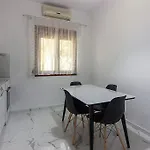 Prázdninový dům Modern One Bedroom Beachside