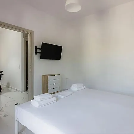 Modern One Bedroom Beachside *