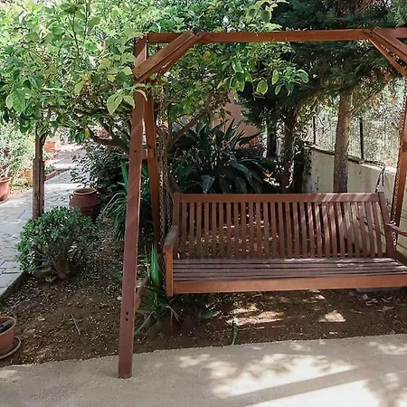 Modern One Bedroom Beachside בית נופש