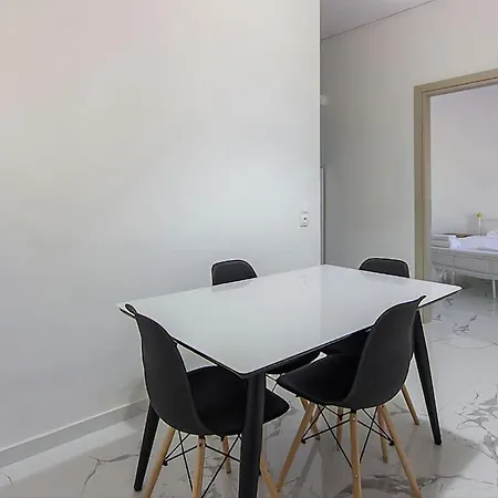 Modern One Bedroom Beachside