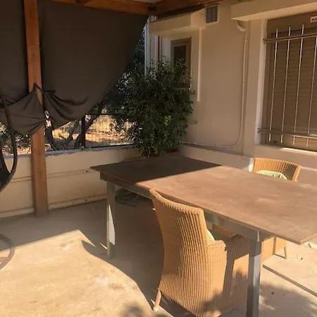 Modern One Bedroom Beachside *