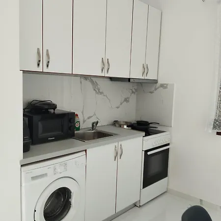 Modern One Bedroom Beachside הרסוניסוס