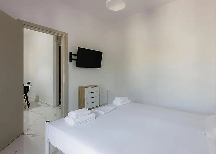 Modern One Bedroom Beachside *