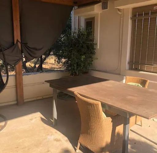 Modern One Bedroom Beachside *