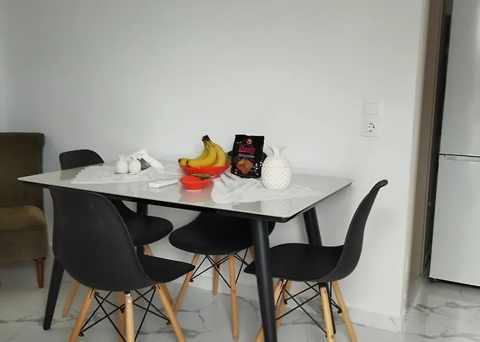 Modern One Bedroom Beachside